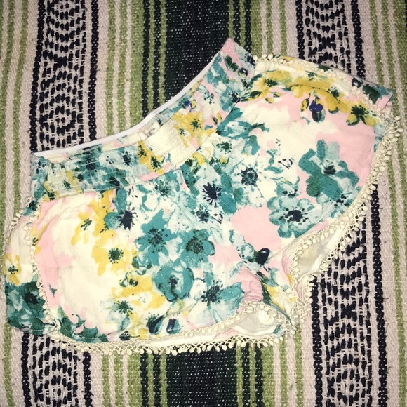 O’Neill Pants - O’Neill pastel floral shorts